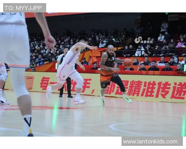 山东男篮晒训练日常 汗水淬炼自我 荣耀在前路等待 山东男篮晒训练日常 汗水淬炼自我 荣耀在前路等待