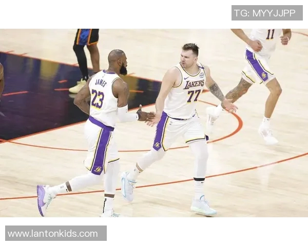 詹姆斯40+8里夫斯32分 东契奇缺阵湖人击败开拓者