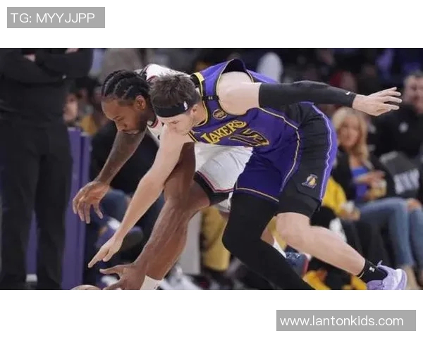 斯玛特防守端的作用?雷迪克:身体对抗以及对对手进攻的破坏力 斯玛特防守端的作用?雷迪克:身体对抗以及对对手进攻的破坏力